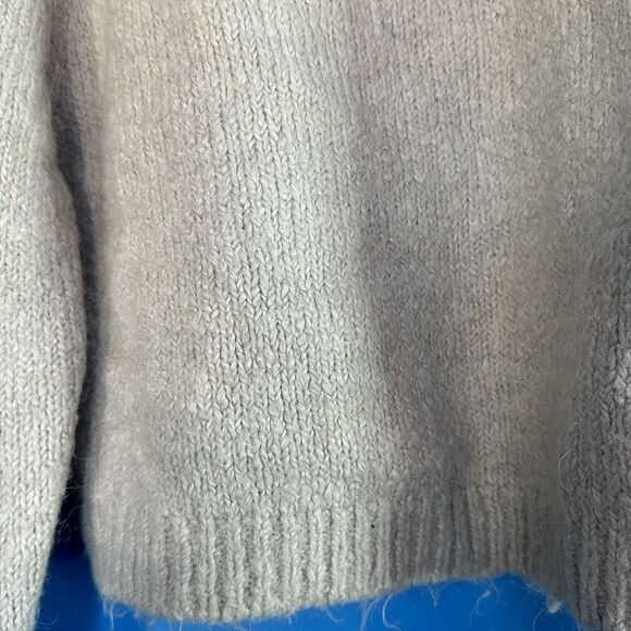 ZARA Pale Gray Cropped Super Soft Sweater Women's Size Small Cozy Knit Pullover - Picture 3 of 5